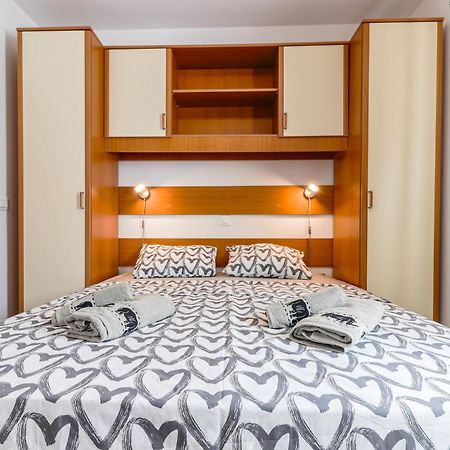 Sunshine Apartments Funtana With Balcony And Sea View Exterior foto