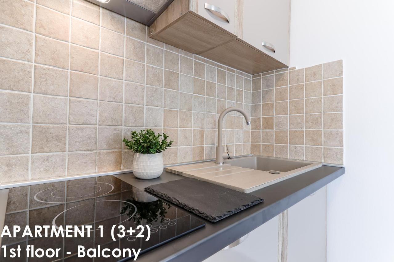 Sunshine Apartments Funtana With Balcony And Sea View Exterior foto