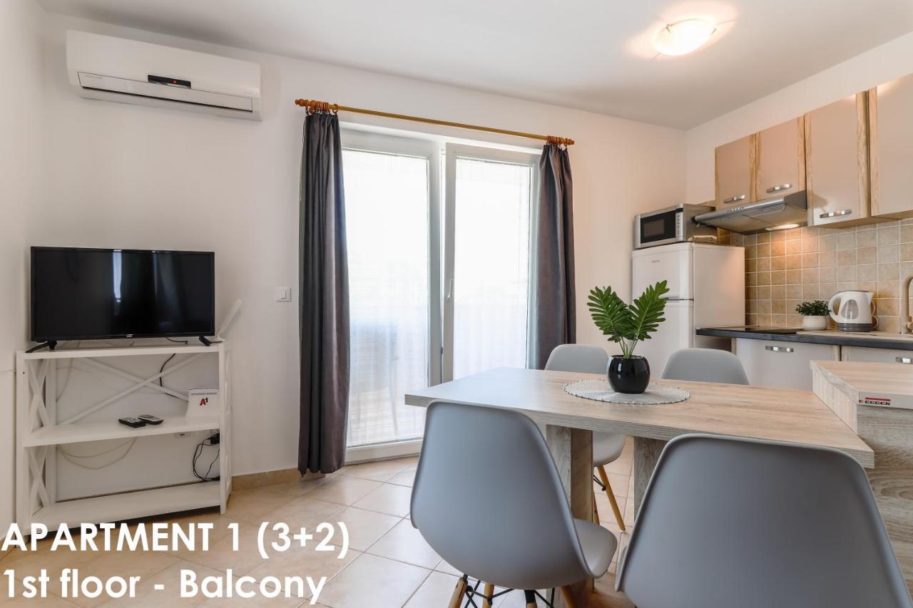 Sunshine Apartments Funtana With Balcony And Sea View Exterior foto
